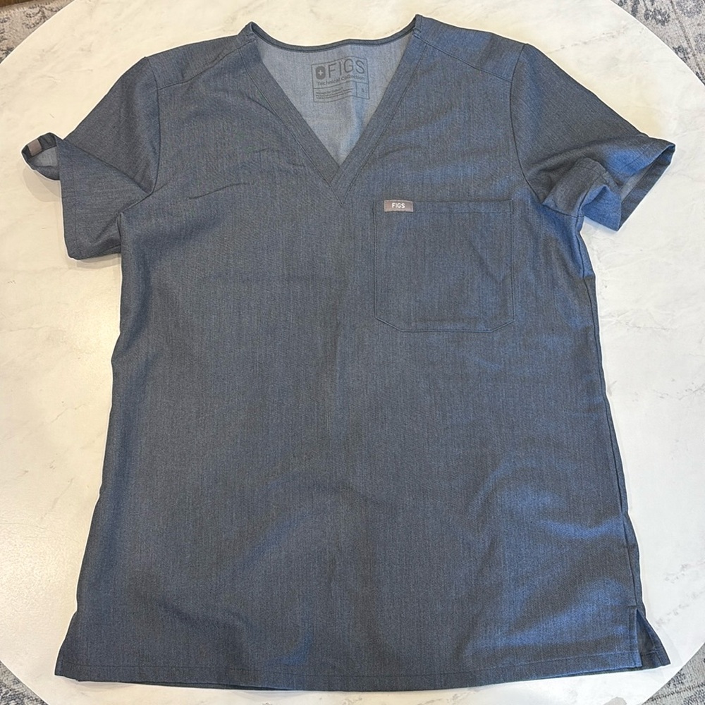 Figs scrub top